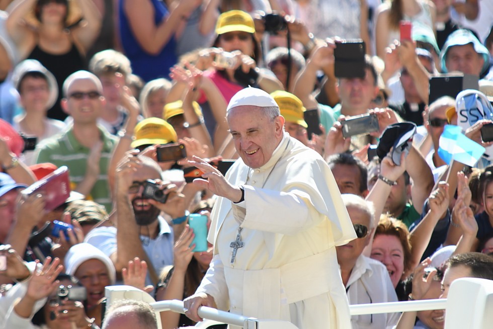 Piazza San Pietro, 24 agosto 2016: Udienza generale Papa Francesco - Papa Francesco su auto tra fedeli