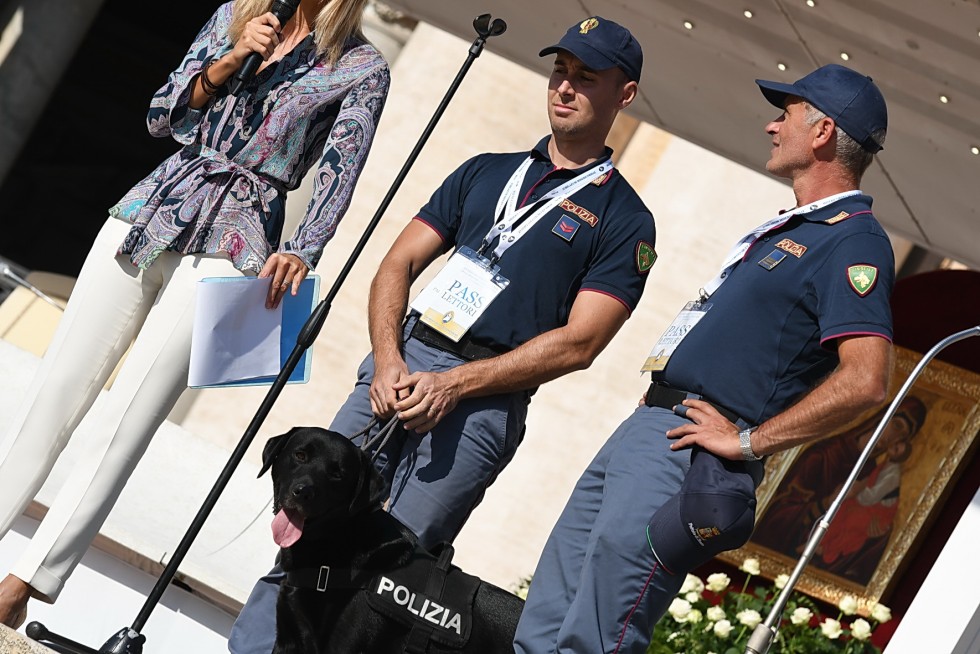 Piazza San Pietro, 3 settembre 2016: Giubileo operatori Misericordia - Polizia con cane terremoto