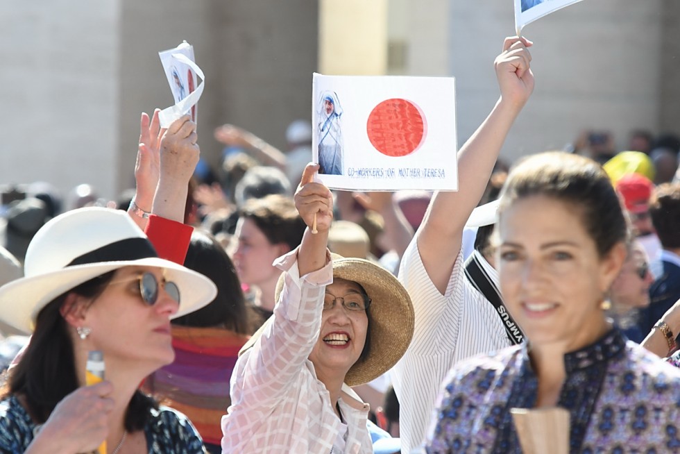 Piazza San Pietro, 3 settembre 2016: Giubileo operatori Misericordia - giapponese in piazza