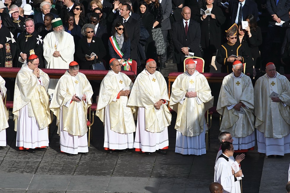 Vaticano, 20 novembre 2016: Papa Francesco celebra messa chiusura Porta Santa - cardinali