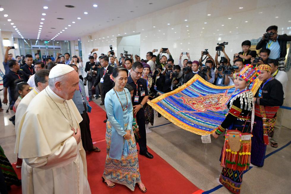 Nay Pyi Taw, 28 novembre: Viaggio Apostolico in Myanmar e Bangladesh (26/11 – 2/12), Papa Francesco incontra le Autorità e il Corpo Diplomatico