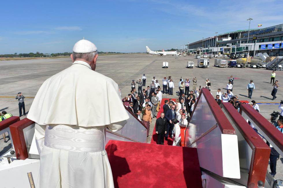 Yangon, 30 novembre : Viaggio Apostolico di Papa Francesco in Myanmar e Bangladesh (26/11 – 2/12),  congedo ufficiale nell’Aeroporto Internazionale