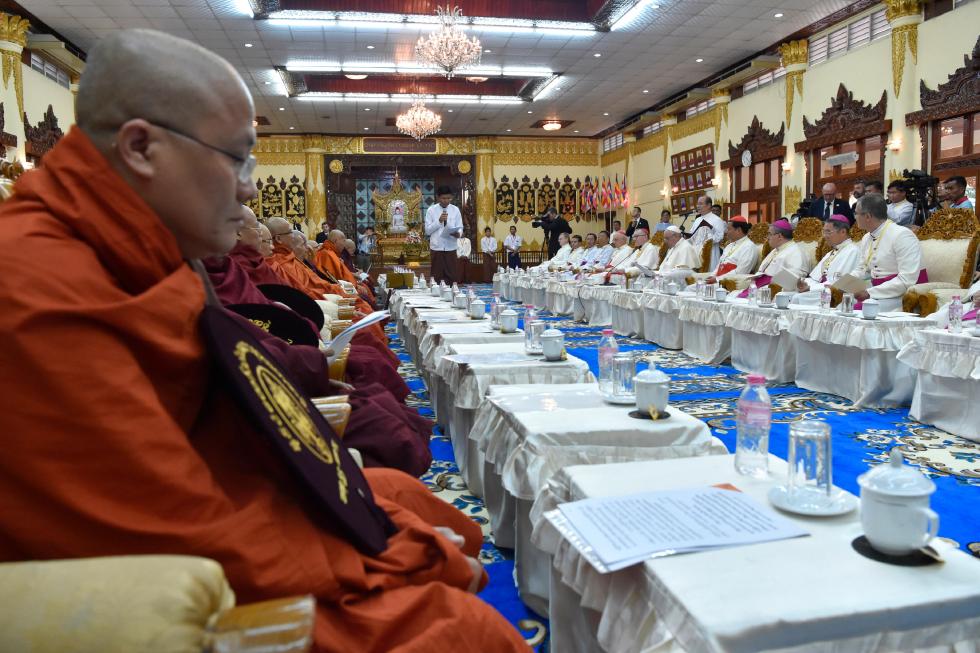 Yangon, 29 novembre : Viaggio Apostolico di Papa Francesco in Myanmar e Bangladesh (26/11 – 2/12), incontro con il Consiglio Supremo “Sangha” dei Monaci Buddisti