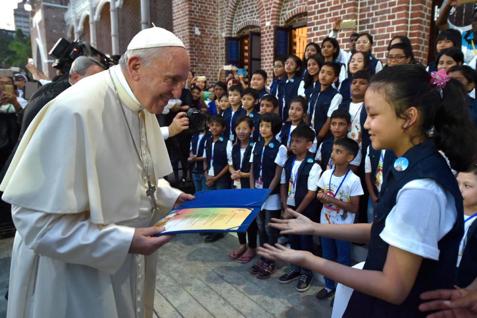 Yangon, 29 novembre : Viaggio Apostolico in Myanmar e Bangladesh (26/11 – 2/12), Papa Francesco incontra i Vescovi in arcivescovado