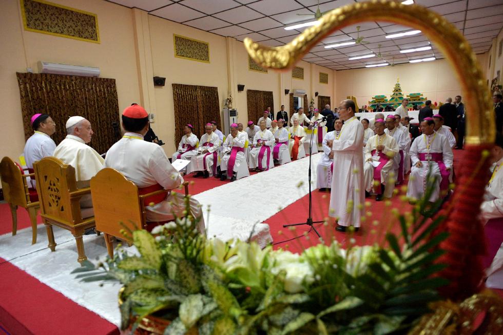 Yangon, 29 novembre : Viaggio Apostolico in Myanmar e Bangladesh (26/11 – 2/12), Papa Francesco incontra i Vescovi in arcivescovado