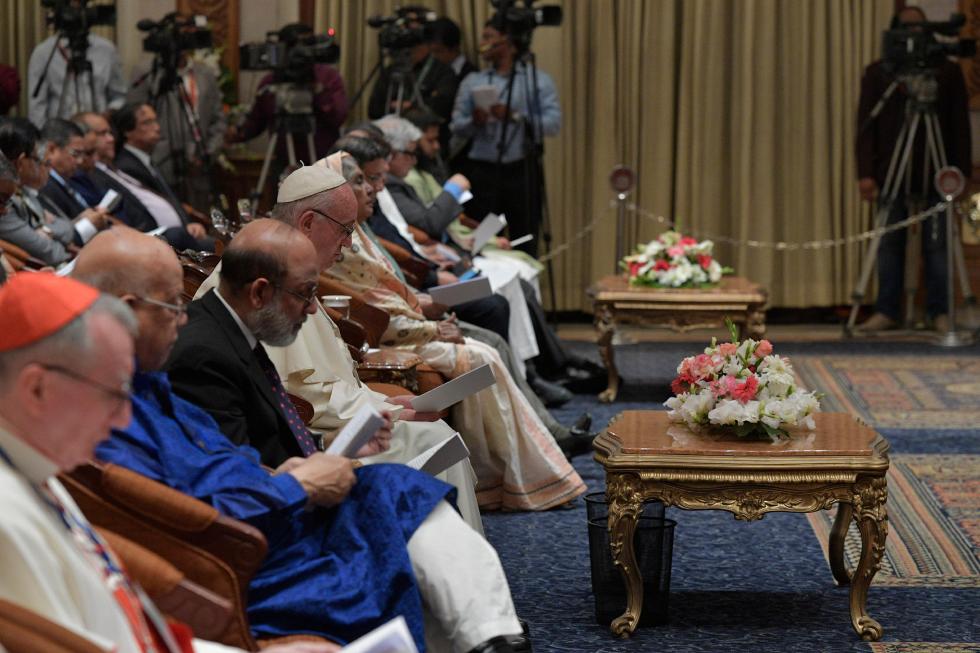 Dhaka, 30 novembre : Viaggio Apostolico di Papa Francesco in Myanmar e Bangladesh (26/11 – 2/12). Incontro con le Autorità, con la Società civile e con il Corpo Diplomatico
