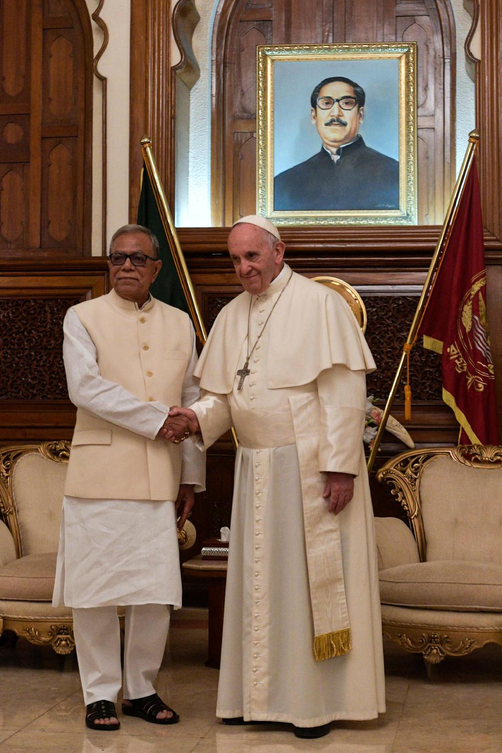 Dhaka, 30 novembre : Viaggio Apostolico di Papa Francesco in Myanmar e Bangladesh (26/11 – 2/12).Visita di cortesia al Presidente nel Palazzo Presidenziale