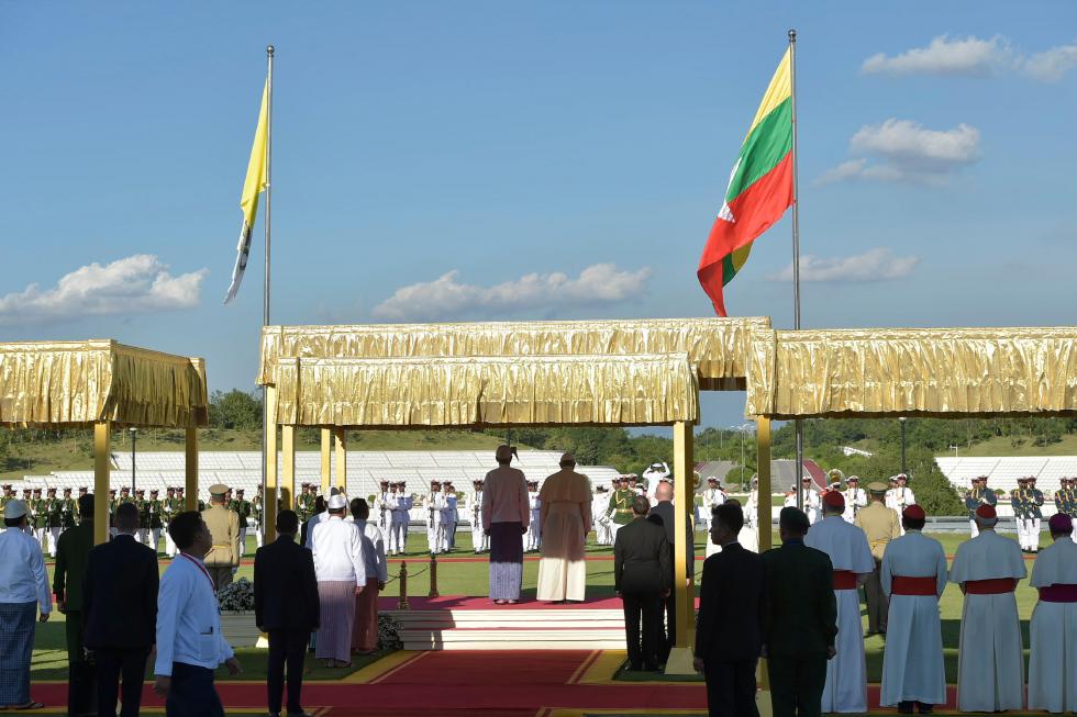 Nay Pyi Taw, 28 novembre: Viaggio Apostolico di Papa Francesco in Myanmar e Bangladesh (26/11 – 2/12), cerimonia di benvenuto in Myanmar
