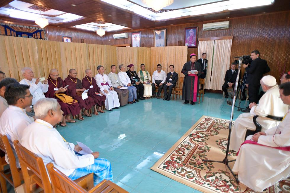 Yangon, 28 novembre: Viaggio Apostolico in Myanmar e Bangladesh (26/11 – 2/12), Papa Francesco incontra in Arcivescovado i leader religiosi del Myanmar