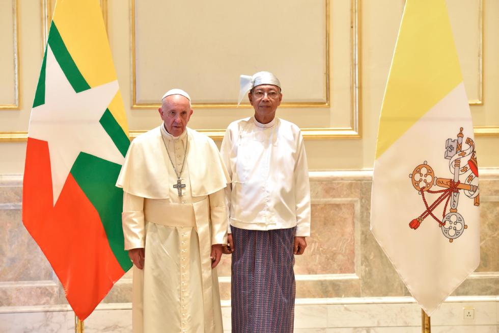 Nay Pyi Taw, 28 novembre: Viaggio Apostolico di Papa Francesco in Myanmar e Bangladesh (26/11 – 2/12), visita di cortesia al Presidente della Repubblica dell’Unione del Myanmar