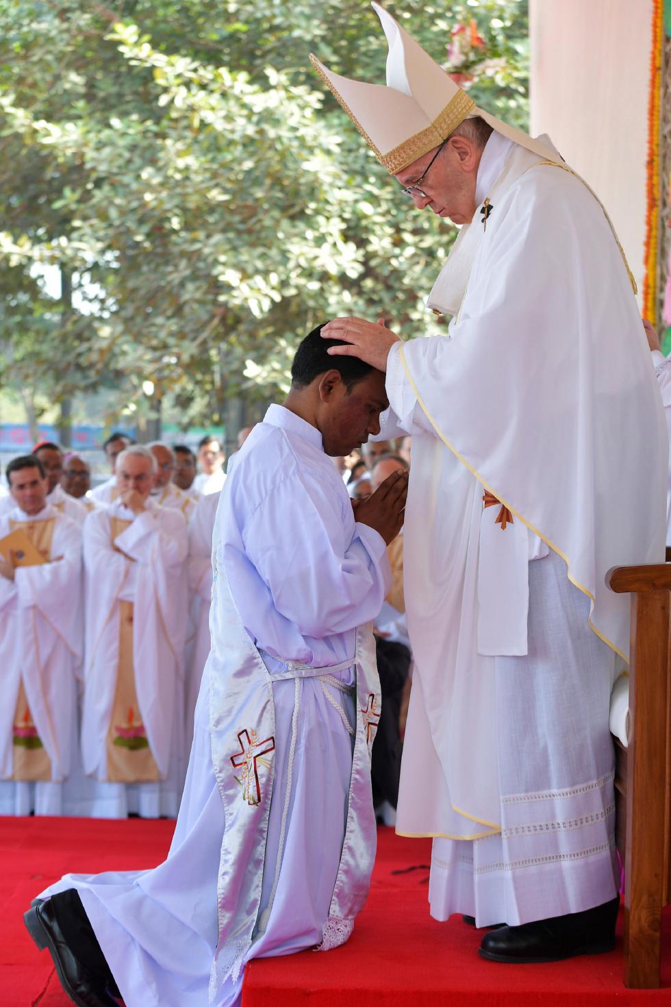 Dhaka, 1 dicembre: Viaggio Apostolico di Papa Francesco in Myanmar e Bangladesh (26/11 – 2/12), Santa Messa e Ordinazione presbiterale nel Suhrawardy Udyan Park