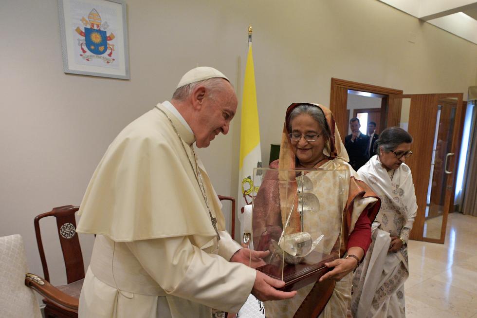Dhaka, 1 dicembre: Viaggio Apostolico di Papa Francesco in Myanmar e Bangladesh (26/11 – 2/12), visita del Primo Ministro nella Nunziatura Apostolica